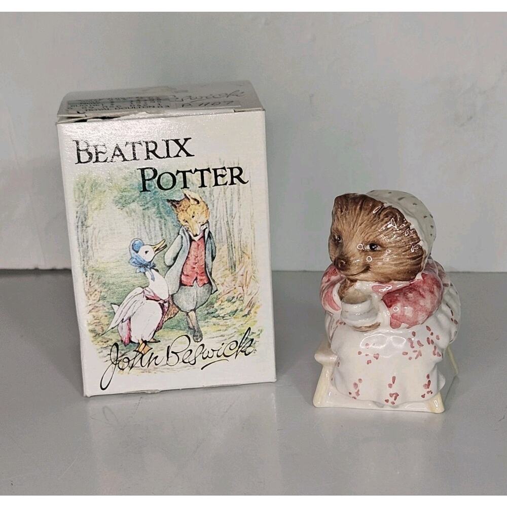 Vintage Beatrix Potters MRS TIGGY WINKLE TAKES TEA Figurine 1985 Beswick Box